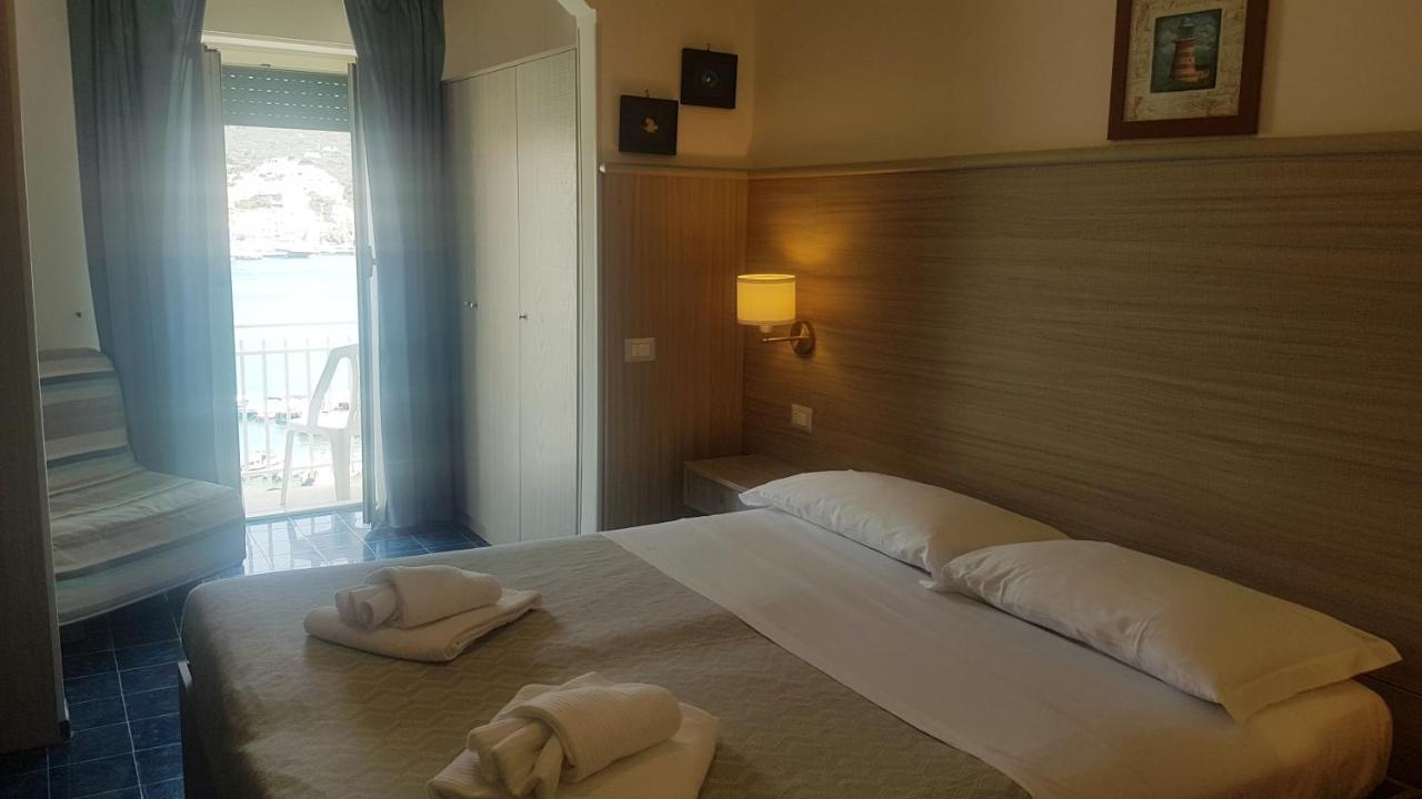 Hotel La Baia Ponza Eksteriør bilde